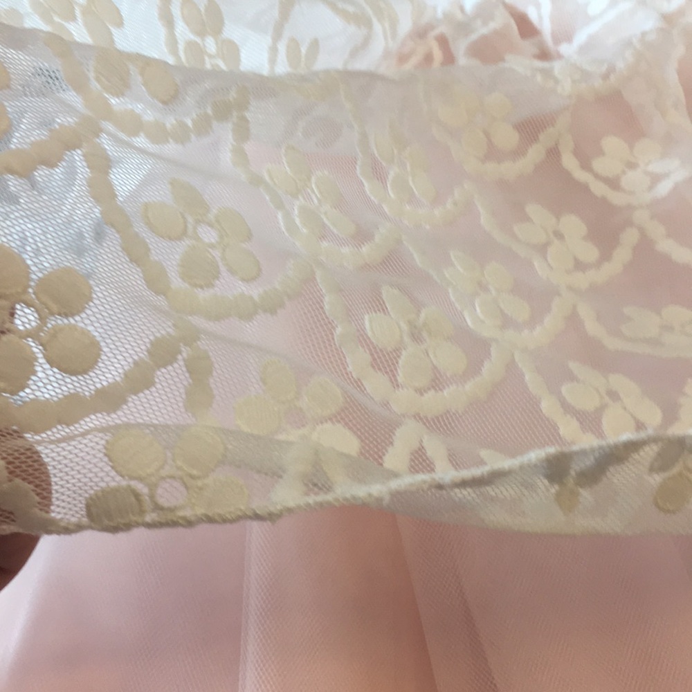 Petite Adele gorgeous lace overlay dress girl 3-4 - Picture 6 of 12
